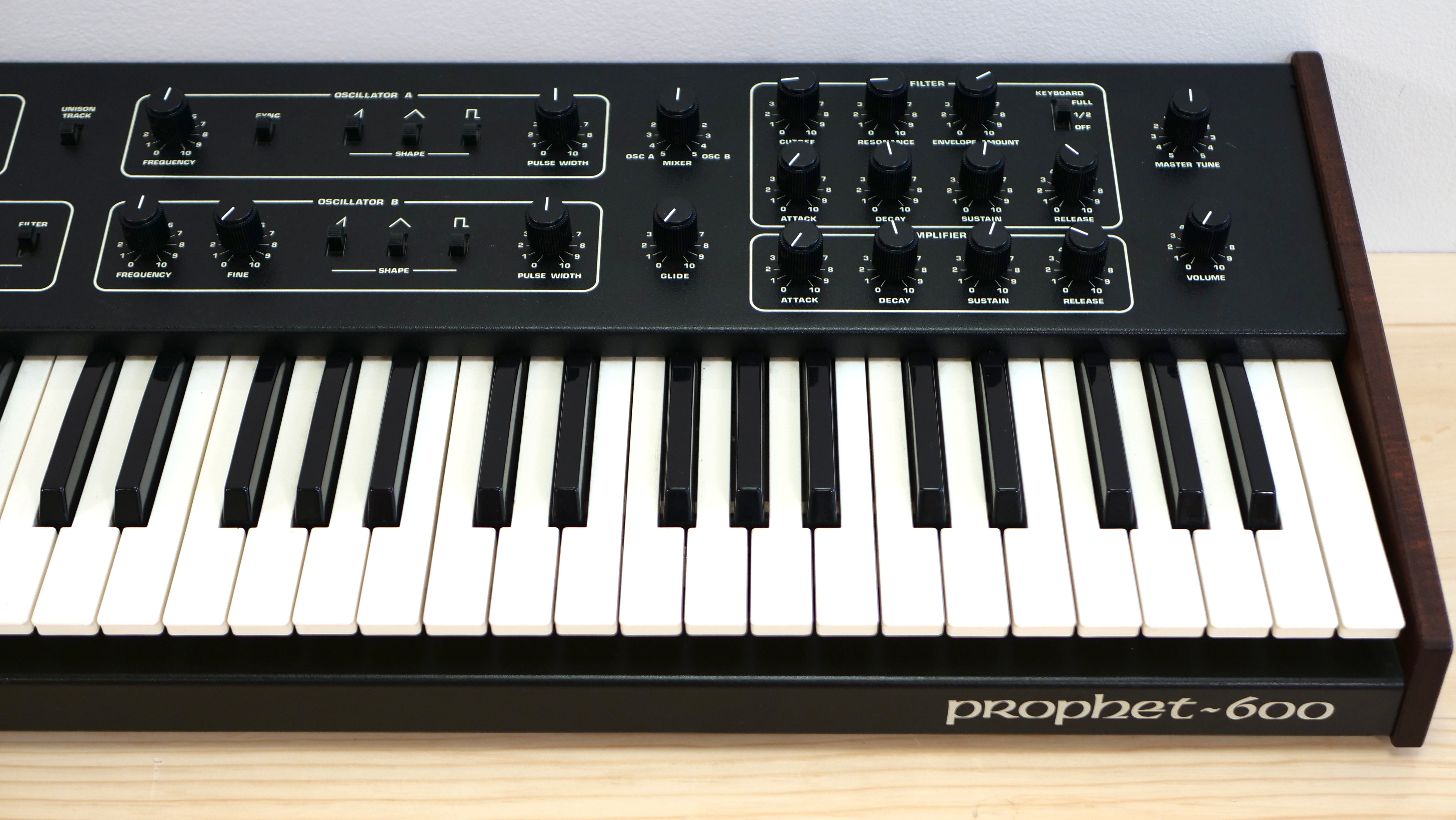 Sequential Circuits Prophet 600 – Bell Tone Synth Works