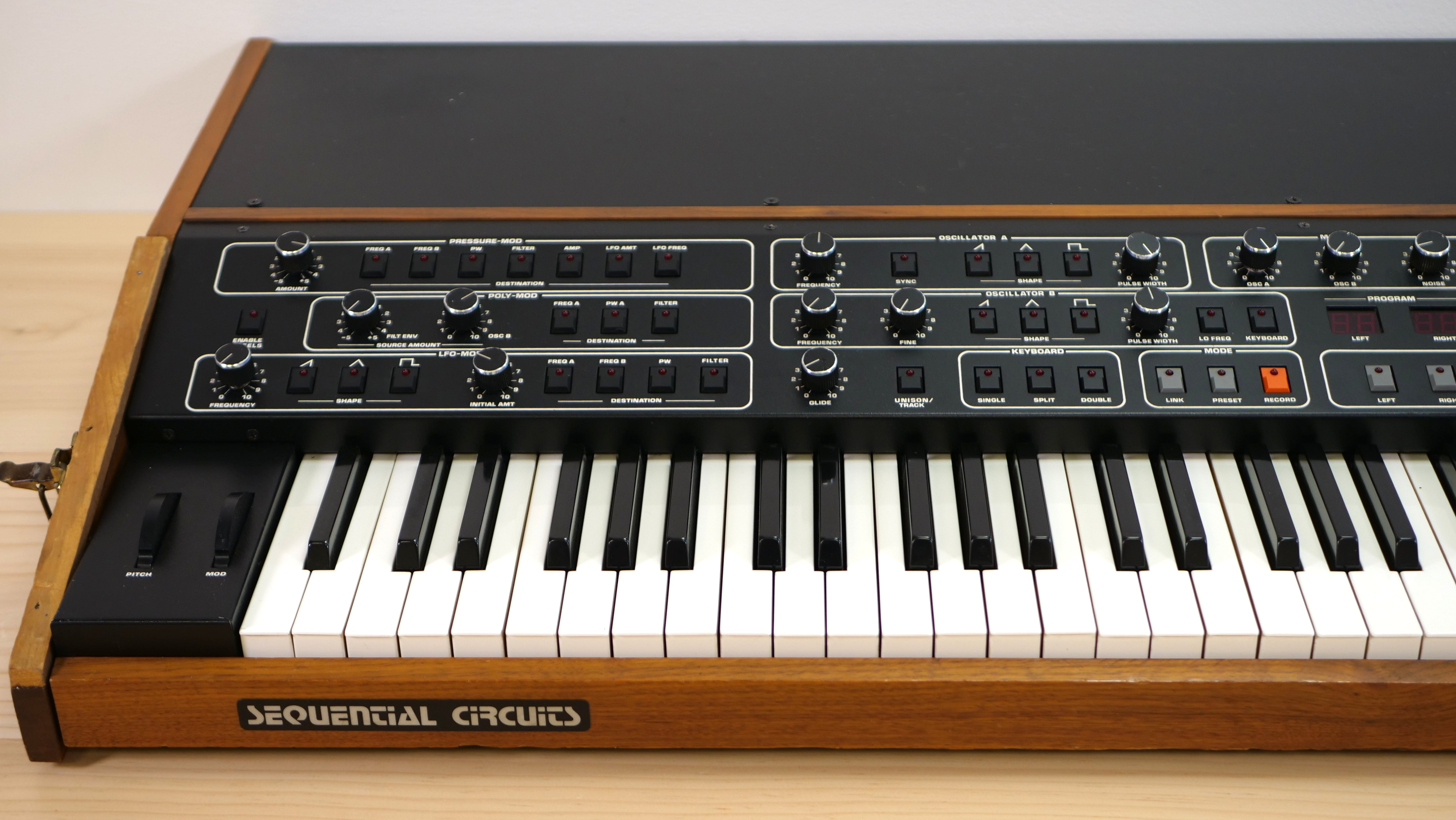 ジィストT8 Sequential Circuits Prophet T8 – Bell Tone Synth Works