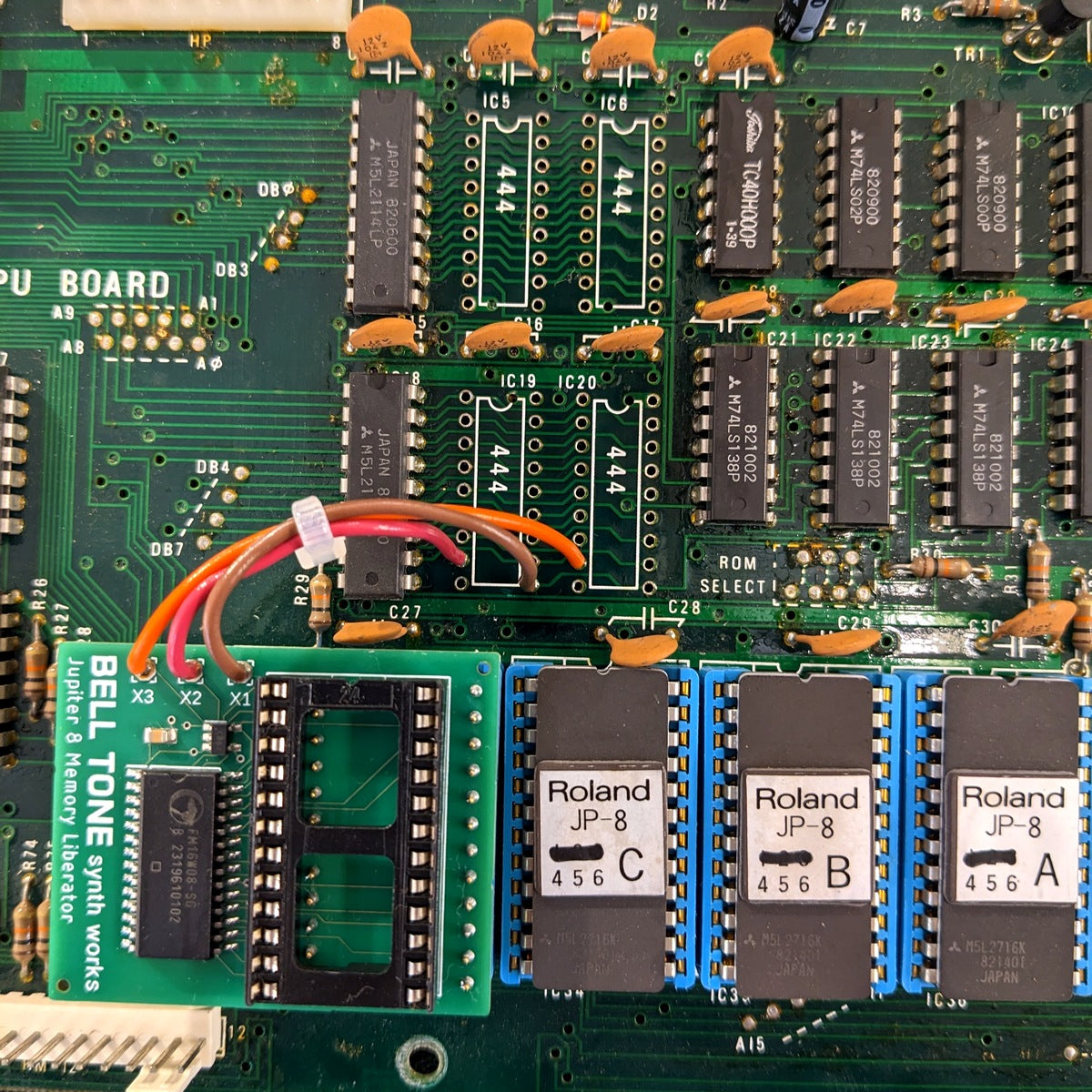 Roland Jupiter 8 "Memory Liberator" F-RAM Upgrade / battery eliminator